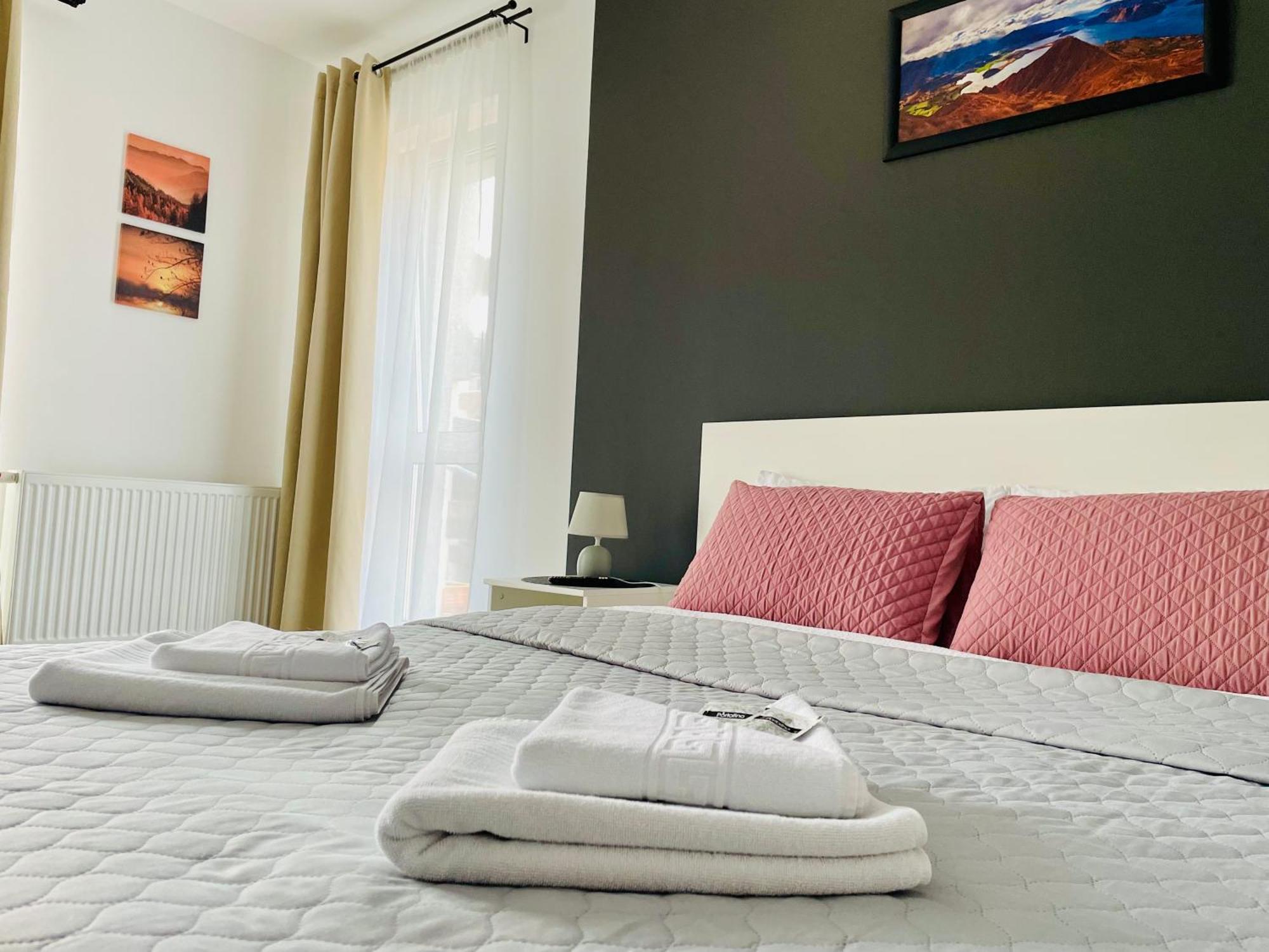 Montsee Brasov Apartment ภายนอก รูปภาพ